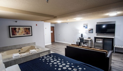 Luxury Room, 1 King Bed, Jacuzzi Non-Smoking