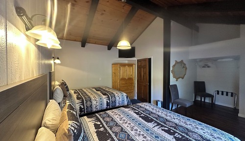 Senior Room, 2 Queen Beds
