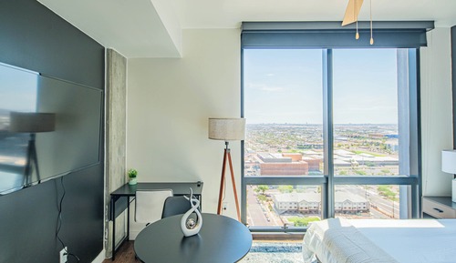 Deluxe Studio, 1 Queen Bed, Private Bathroom, City View