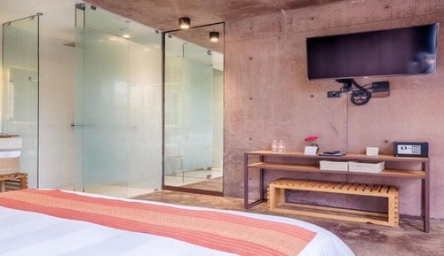 Standard Room, 1 Queen Bed