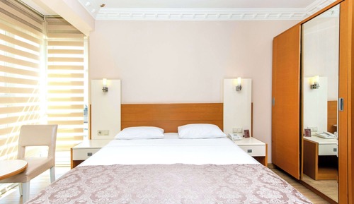 Classic Twin Room, City View