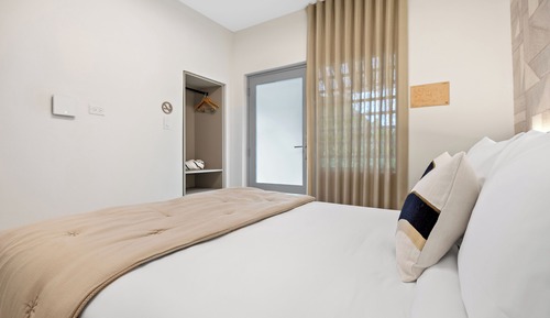 Standard Room, 1 Queen Bed