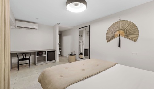 Standard Room, 1 Queen Bed