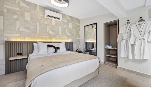 Standard Room, 1 Queen Bed