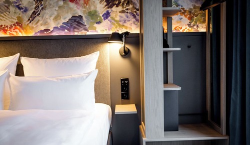 Comfort Room, 1 Queen Bed, Garden View