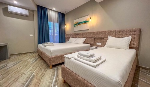 Deluxe Triple Room, French Balcony, Sea View