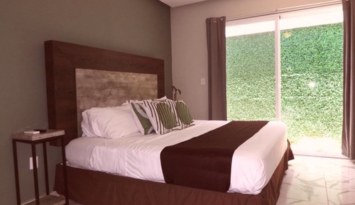 Deluxe Loft, 1 King Bed, Kitchenette