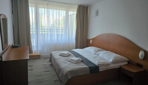 Suite, Patio, Valley View
