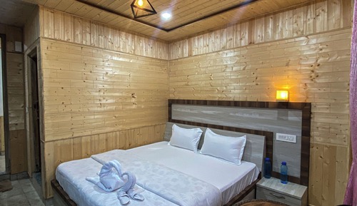 Deluxe Double Room, Balcony, Mountain View