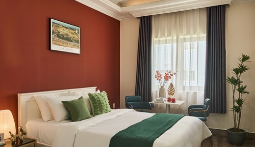 Deluxe Room, 1 Queen Bed, Non Smoking, City View