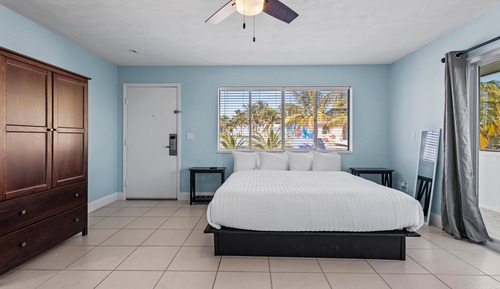 Room, 1 King Bed, Balcony, Beach View (#1 - Partial Ocean View, King Bed)