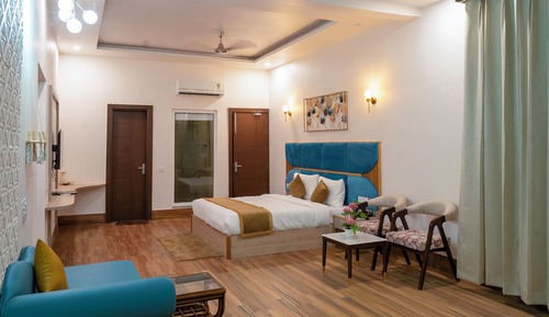 Elite Double Room, 1 King Bed with Sofa bed, Non Smoking, Mountain View