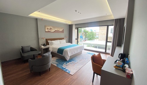 Comfort Suite, Balcony, City View