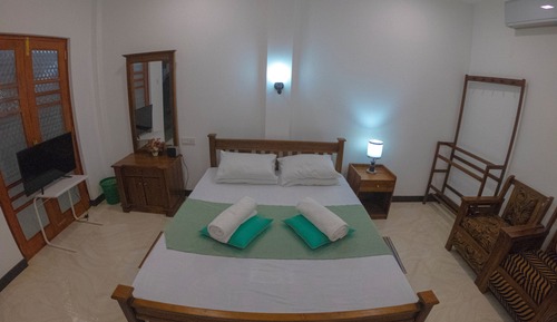 Deluxe Triple Room, Multiple Beds, Non Smoking, Air conditioning