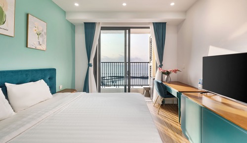 Studio, 1 King Bed, Beach View