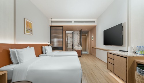 Standard Room, 2 Double Beds, Mountain View