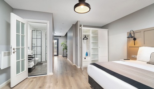 Signature Penthouse, 1 Queen Bed, City View, Executive Level