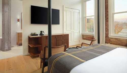 Suite, 1 King Bed, Non Smoking (Corner)