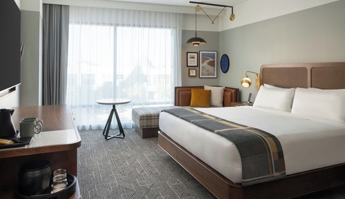 Classic Room, 1 King Bed, Non Smoking, Tower (Mobility Accessible, Roll-in Shower)