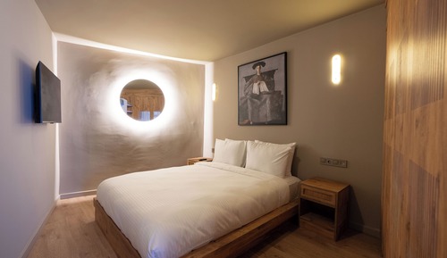 Deluxe Suite