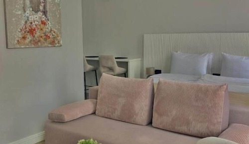 Deluxe Studio Suite, 1 King Bed with Sofa bed