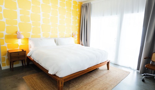 Deluxe Room, 1 King Bed, Kitchen, Garden View