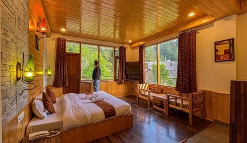 Junior Room, 1 King Bed, Balcony, Mountain View
