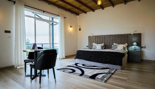 Deluxe Double Room, Balcony, Mountain View