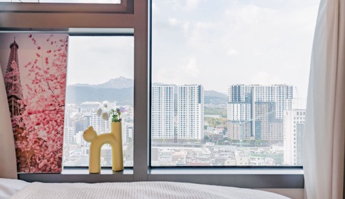 Superior Studio, City View