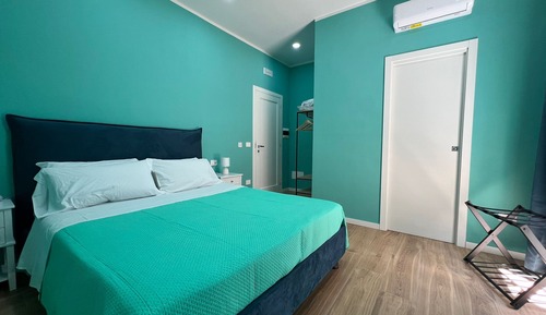Room, Private Bathroom