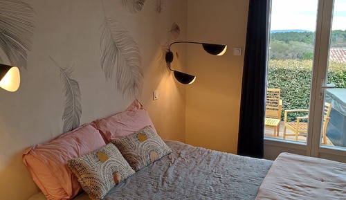 Comfort Room, City View