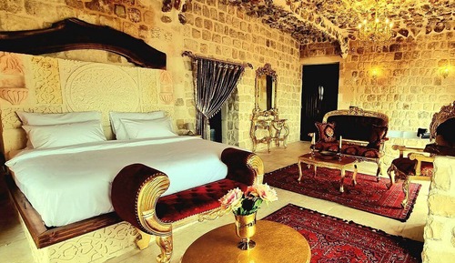 Business Suite, 1 King Bed, Private Bathroom, City View