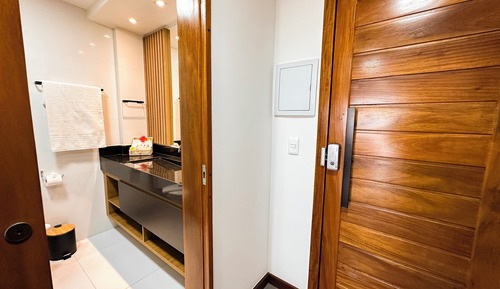 Comfort Room, Lanai