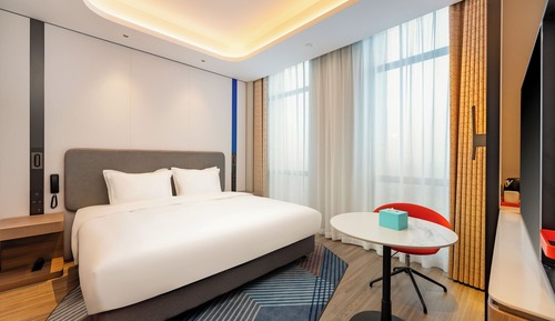 Standard Room, 1 King Bed (High Floor)