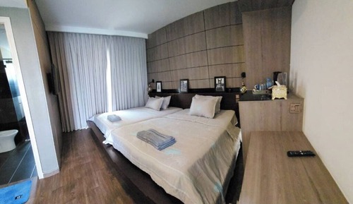 Family Room, 1 Bedroom, Non Smoking, City View