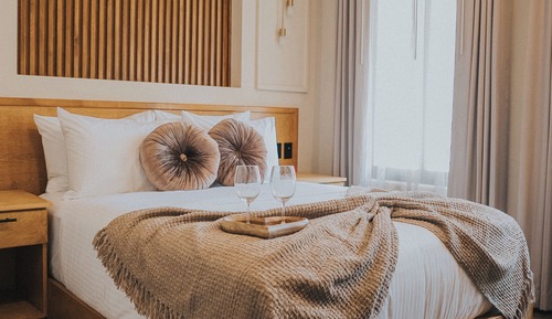Honeymoon Room, City View