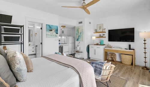 Studio, 1 Queen Bed, Patio, Pool View (Emerald Hill 35)