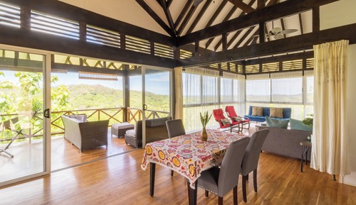 Panoramic Tree House