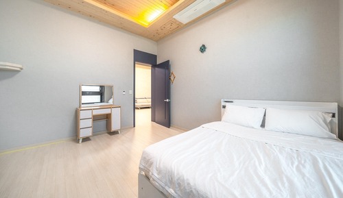 Basic Room, 2 Bedrooms (rumiereu)