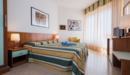 Room, Balcony