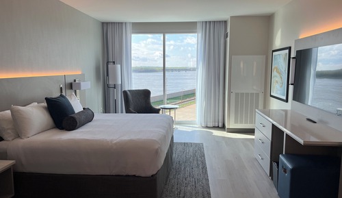 Riverview King Suite Accessible