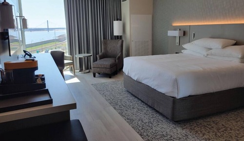 Riverview King Room