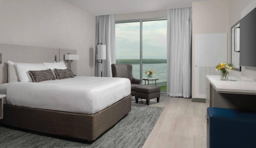 Grand Riverview King Suite