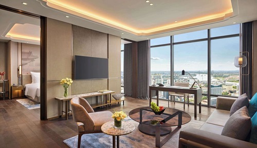 Deluxe Suite, 1 Double Bed, Business Lounge Access