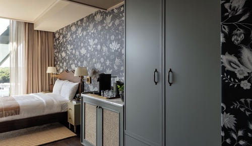 Room, 2 Queen Beds (Plaza View)