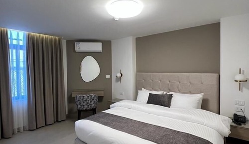 Signature Suite