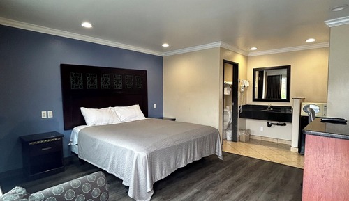Basic Single Room, Smoking