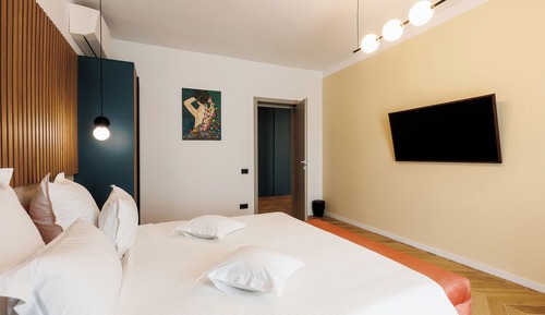 Luxury Double Room, 1 Queen Bed, Private Bathroom, Pool View
