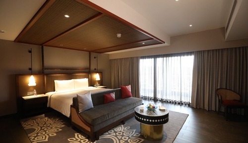 Deluxe Room, 1 King Bed, Garden View