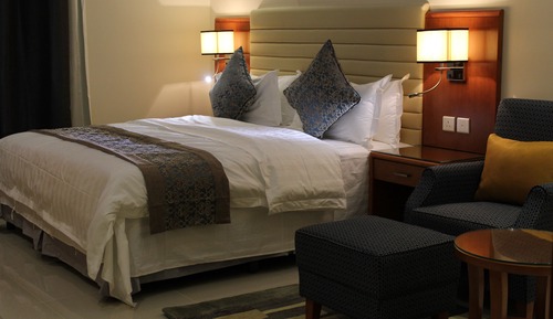 Deluxe Studio, 1 King Bed, City View